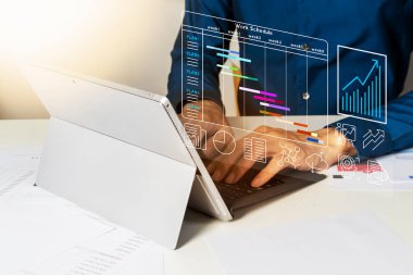 Veri belge yönetimi kavramı, çalışma takvimi bölümleri, iş planı adımları ve iş resmi belgeleri de dahil olmak üzere çalışma planı veri belgelerini ayırır.