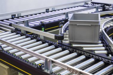 Malzeme deposuna sürgülü mekanizma ile mal taşıma mekanizması, sürgülü ekipman üzerine odaklanmış bir görünüm.