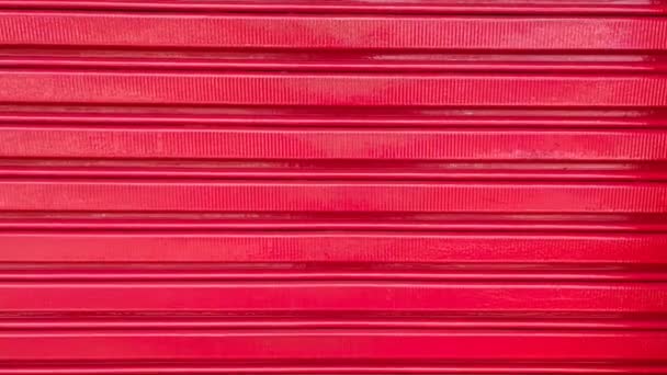 Rote Metallfensterläden Hintergrund Der Horizontalen Verzinkten Blechstruktur — Stockvideo