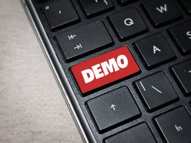 Demo - bir ürünün veya tekniğin tanıtımı, klavyede metin düğmesi