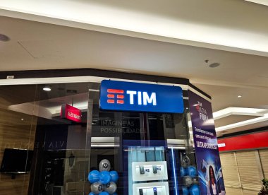 Brezilya 'daki TIM mağazasının ayrıntıları. TIM (Telecom Italia Mobile), Telecom Italia 'nın 1995 yılında kurulan cep telefonu markası..