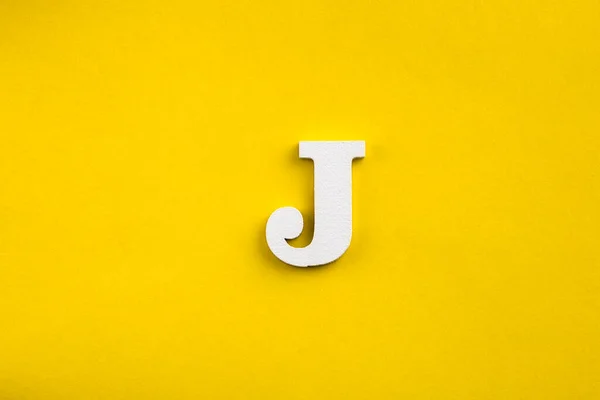 Písmeno Abeceda Bílé Dřevěné Písmeno Žlutém Pozadí — Stock fotografie