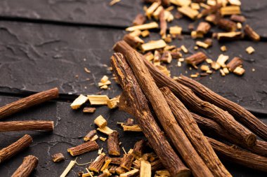 Kurutulmuş tıbbi meyan kökü çubukları - Glicyrhiza glabra