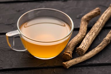 Sıcak tıbbi kediotu içeceği Valeriana officinalis