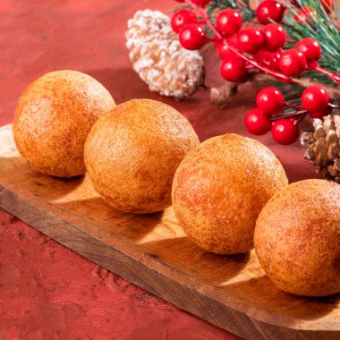 Geleneksel Kolombiya Bunuelosu - Noel atmosferi.