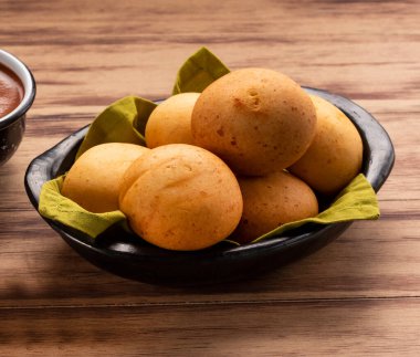 Taze pişmiş Almojabanas - Tipik Kolombiya gastronomisi