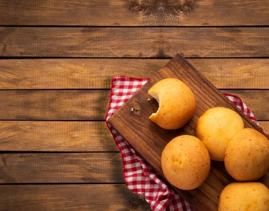 Taze pişmiş Almojabanas - Tipik Kolombiya gastronomisi