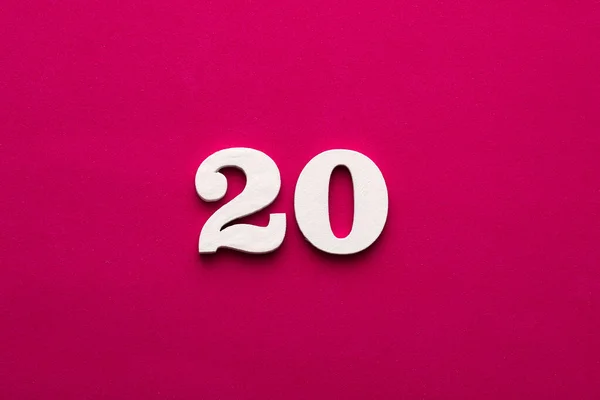 20号 罗丹明红色背景上的白色木制编号 — 图库照片