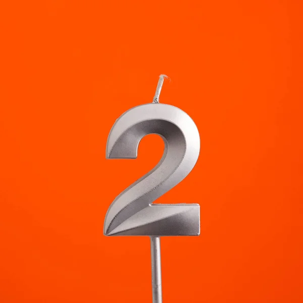 Nummer Silberne Jubiläumskerze Auf Orangefarbenem Hintergrund — Stockfoto
