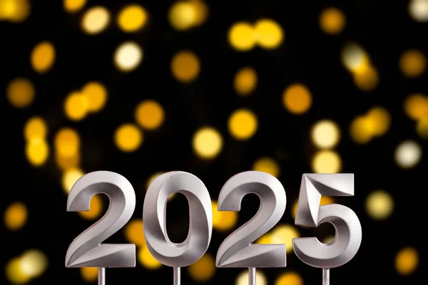 Neues Jahr 2025 Silberne Zahl Auf Schwarzem Hintergrund Mit Defokussierten — Stockfoto
