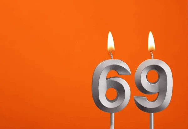 Číslo Stříbrná Svíčka Výročí Oranžovém Pozadí — Stock fotografie