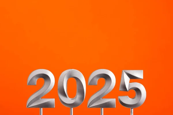 Resultaten Voor Het Nieuwe Jaar 2025 Zilver Nummer Oranje Schuim — Stockfoto