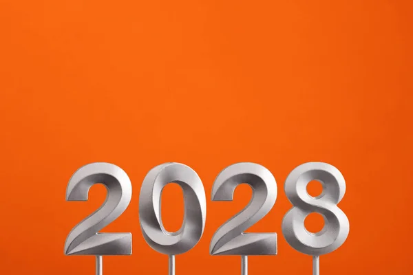 Año 2028 Número Plata Sobre Fondo Espumado Naranja — Foto de Stock