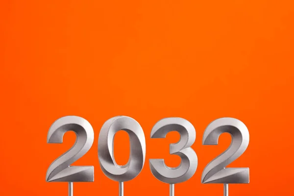 Año 2032 Número Plata Sobre Fondo Espumado Naranja — Foto de Stock