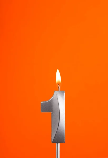 Nummer Brennende Jubiläumskerze Auf Orangefarbenem Schaumhintergrund — Stockfoto
