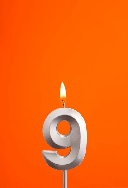 Número Vela Aniversario Ardiente Sobre Fondo Espumante Naranja —  Fotos de Stock