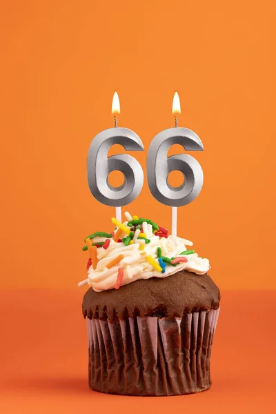 Tarta Cumpleaños Con Número Vela Fondo Espuma Naranja — Foto de Stock