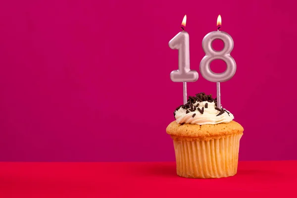 Kaars Nummer Cake Verjaardag Rodamine Rode Achtergrond — Stockfoto