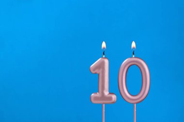 Mum No. 10 - Blues köpüklü arka planda doğum günü