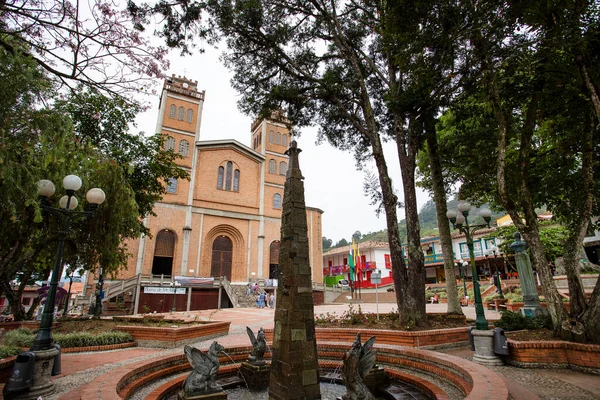 Херико Антиокия Колумбия Апреля 2023 Года Католический Собор Построенный Железобетона — стоковое фото