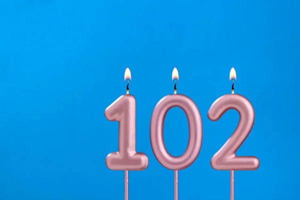 Número Vela 102 Aniversário Blues Fundo Espumoso — Fotografia de Stock
