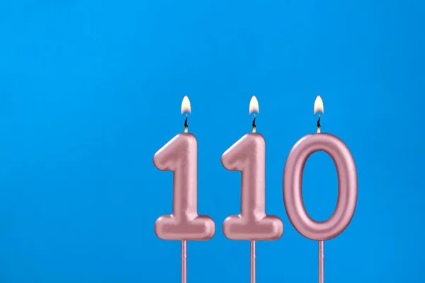 Свеча Номер 110 День Рождения Голубом Пенном Фоне — стоковое фото