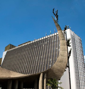 Medellin, Antioquia. Kolombiya - 25 Kasım 2022. La Alpujarra İdari Merkezi, şehrin tüm kamu yönetim binalarının merkezidir..