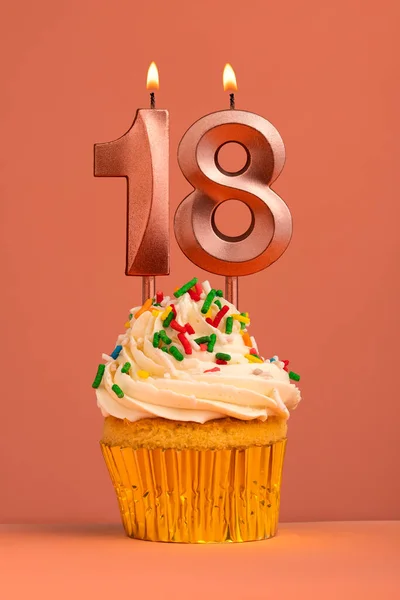 Candela Numero Compleanno Della Torta Sullo Sfondo Della Fusione Corallo — Foto Stock