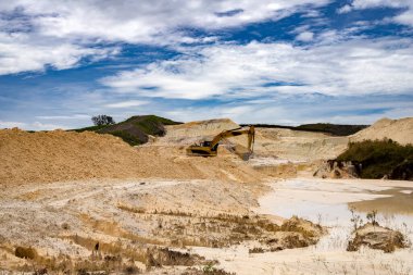 Kaolin çıkarma madeni - beyaz çamur, kil ve volkanik kül
