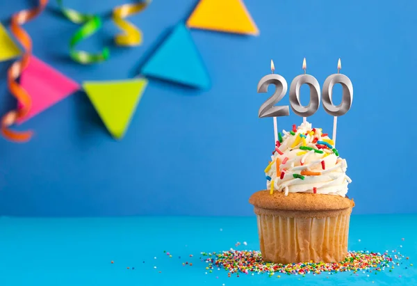 Verjaardagstaart Met Kaars Nummer 200 Blauwe Achtergrond — Stockfoto