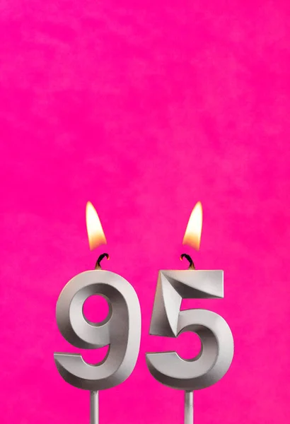 キャンドルナンバー95 フクシアの背景に誕生日のお祝い — ストック写真