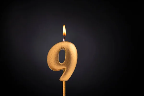 Gouden Kaars Met Vlam Verjaardagskaart Donkere Luxe Achtergrond — Stockfoto