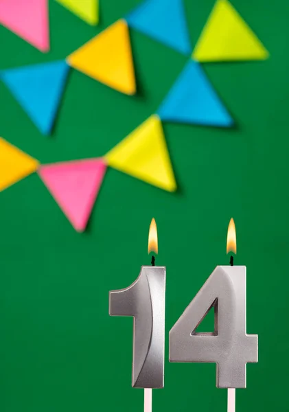 Pionowa Kartka Urodzinowa Numerem Świeca Zielone Tło Prostopadłościami — Zdjęcie stockowe