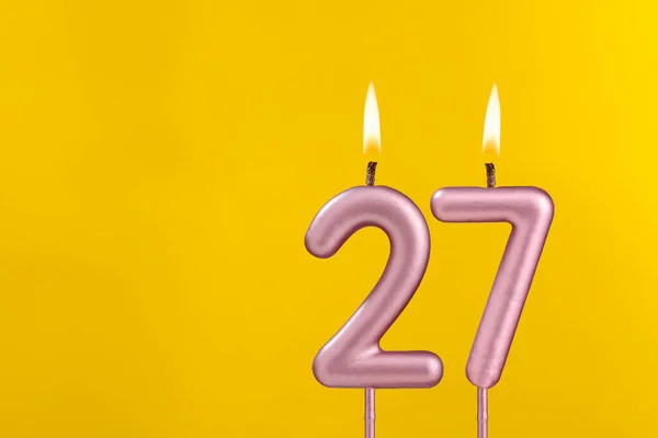 Vela Cumpleaños Número Celebración Cumpleaños Sobre Fondo Amarillo —  Fotos de Stock