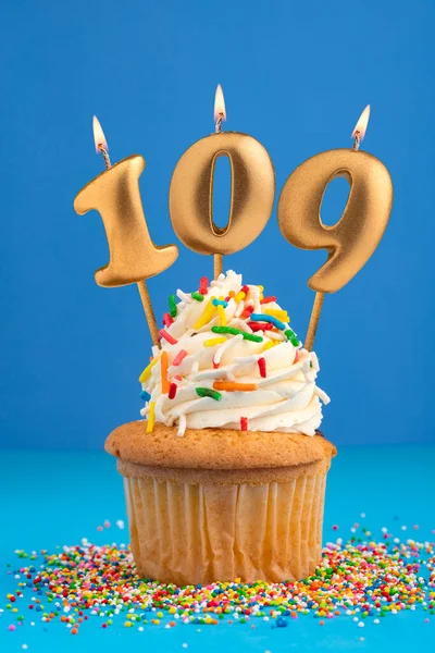Свічка 109 День Народження Торта Синьому Фоні — стокове фото