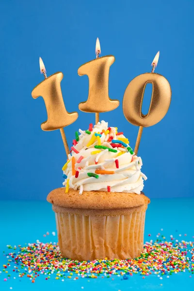 Tarta Cumpleaños Con Número Vela 110 Fondo Azul — Foto de Stock