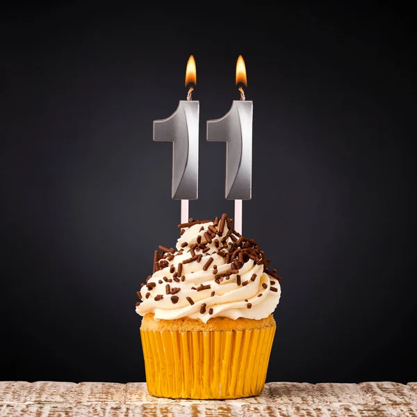 Születésnap Gyertya Száma Évforduló Cupcake Fekete Alapon — Stock Fotó