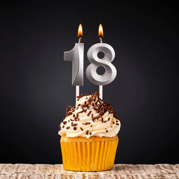 Születésnapi Cupcake Száma Gyertya Ünneplés Sötét Háttér — Stock Fotó