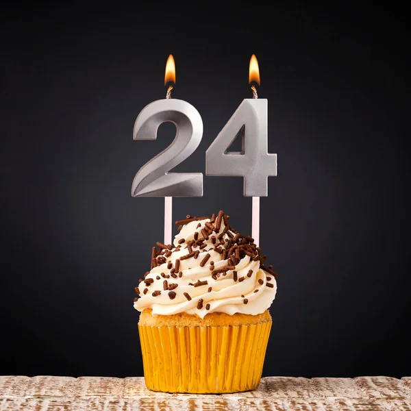 Cupcake Aniversário Com Número Vela Celebração Fundo Escuro — Fotografia de Stock
