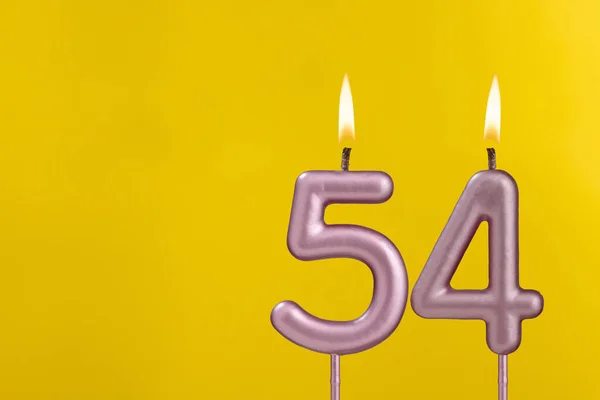 Vela Con Llama Tarjeta Cumpleaños Sobre Fondo Amarillo Lujo —  Fotos de Stock