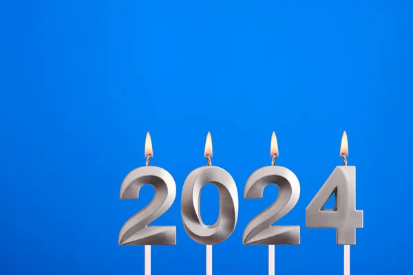 Prestasi Untuk Tahun Baru 2024 Lilin Dalam Bentuk Angka Terbakar — Stok Foto