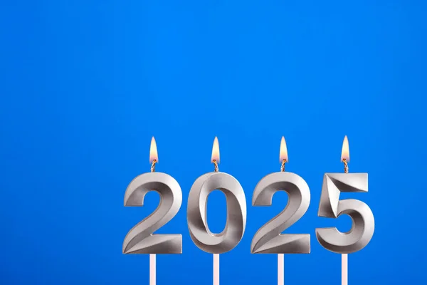 Gyertya Száma 2025 Boldog Évet Szilveszter Ünneplés Kék Háttér — Stock Fotó
