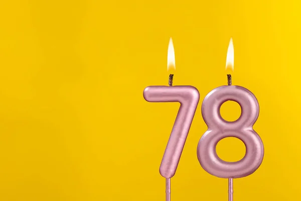 Kerze Mit Flamme Geburtstagskarte Auf Gelbem Luxus Hintergrund — Stockfoto