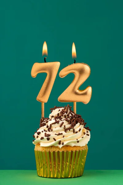 生日贺卡72号蜡烛 绿色背景 — 图库照片
