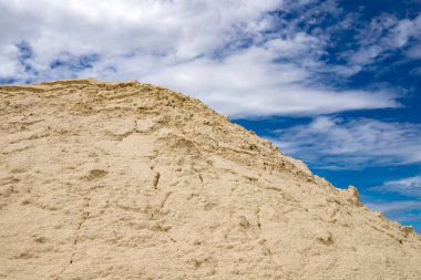 Devasa kaolin madeni, porselen kil özü.