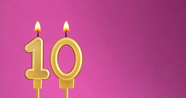 Kartu Ulang Tahun Dengan Lilin Nomor Latar Belakang Ungu — Stok Foto