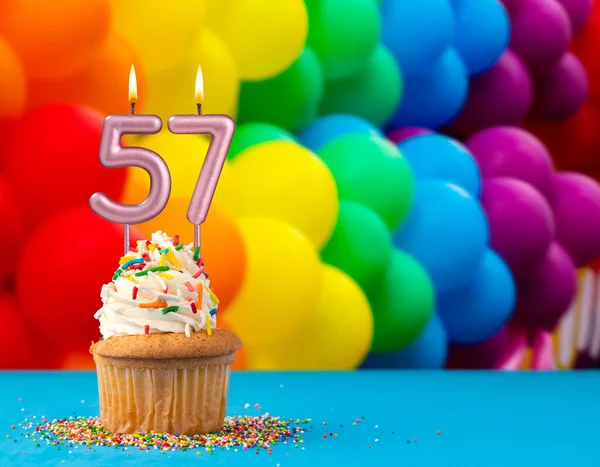 生日蜡烛第57号 邀请卡 上面印有色彩艳丽的气球 — 图库照片