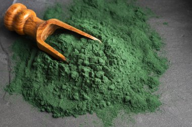 Zeytinyağı tozu sağlıklı beslenme takviyesi - kaşık içinde alg tozu