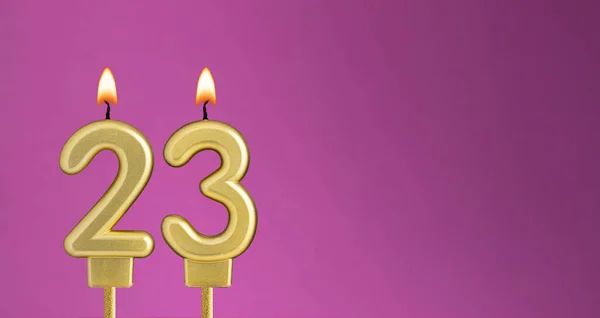 紫色背景的23号烛台 生日贺卡 — 图库照片