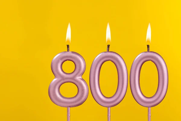 Vela Cumpleaños Número 800 Celebración Cumpleaños Sobre Fondo Amarillo —  Fotos de Stock